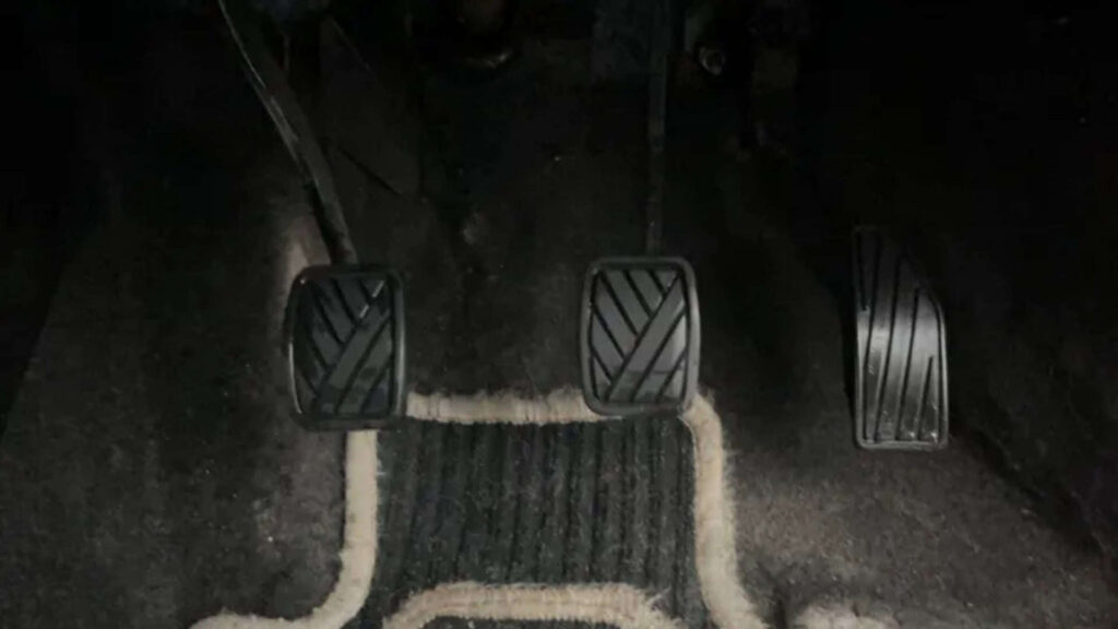 Maruti Swift 2024 accellerator